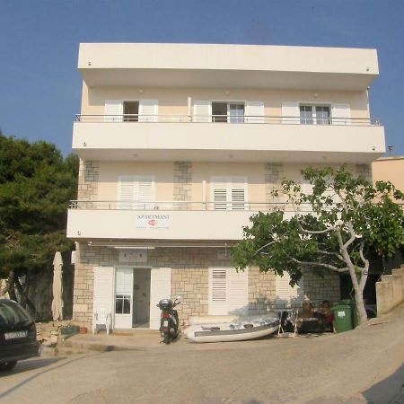 Apartments Brico Примоштен Экстерьер фото