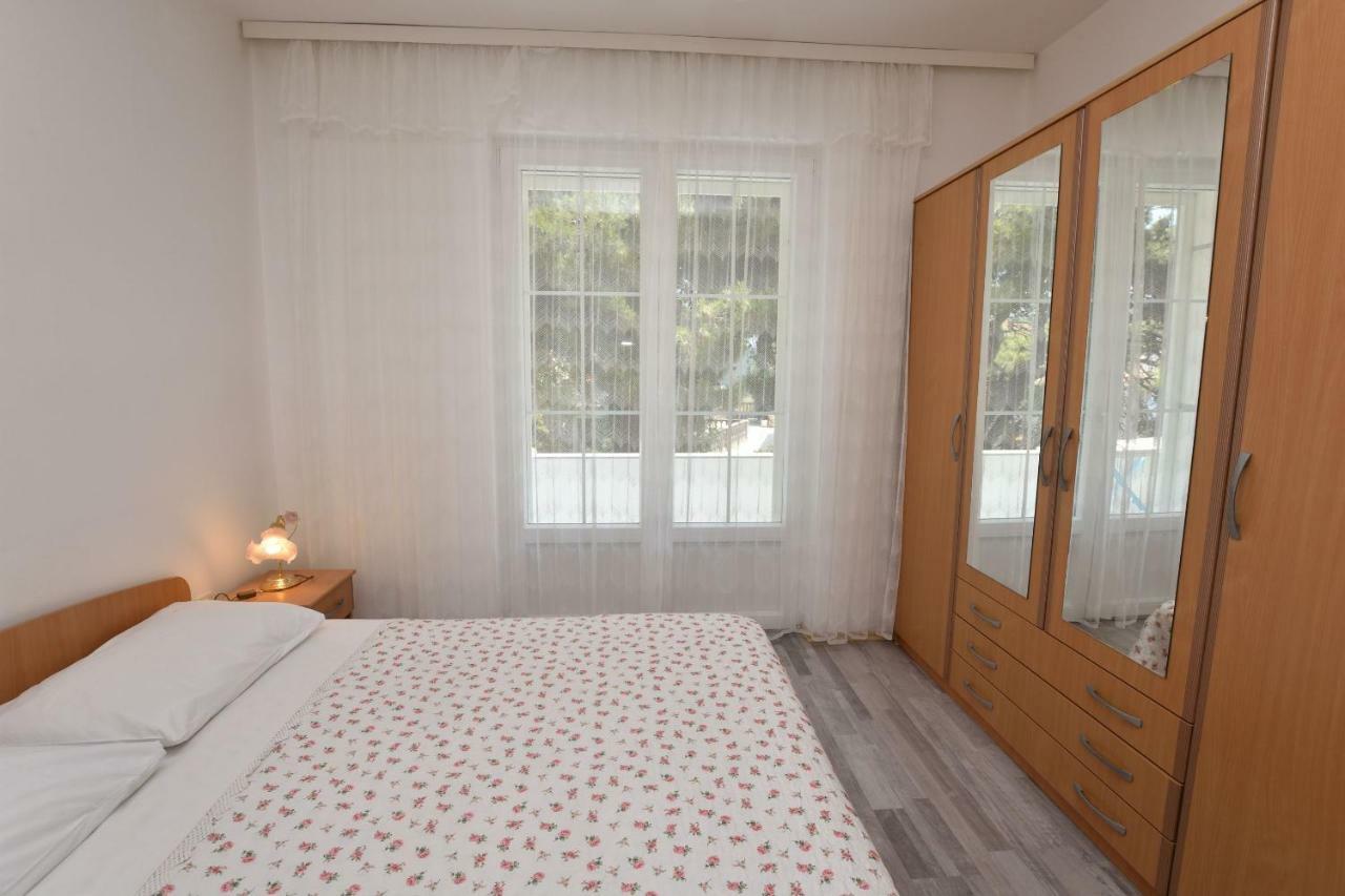 Apartments Brico Примоштен Экстерьер фото
