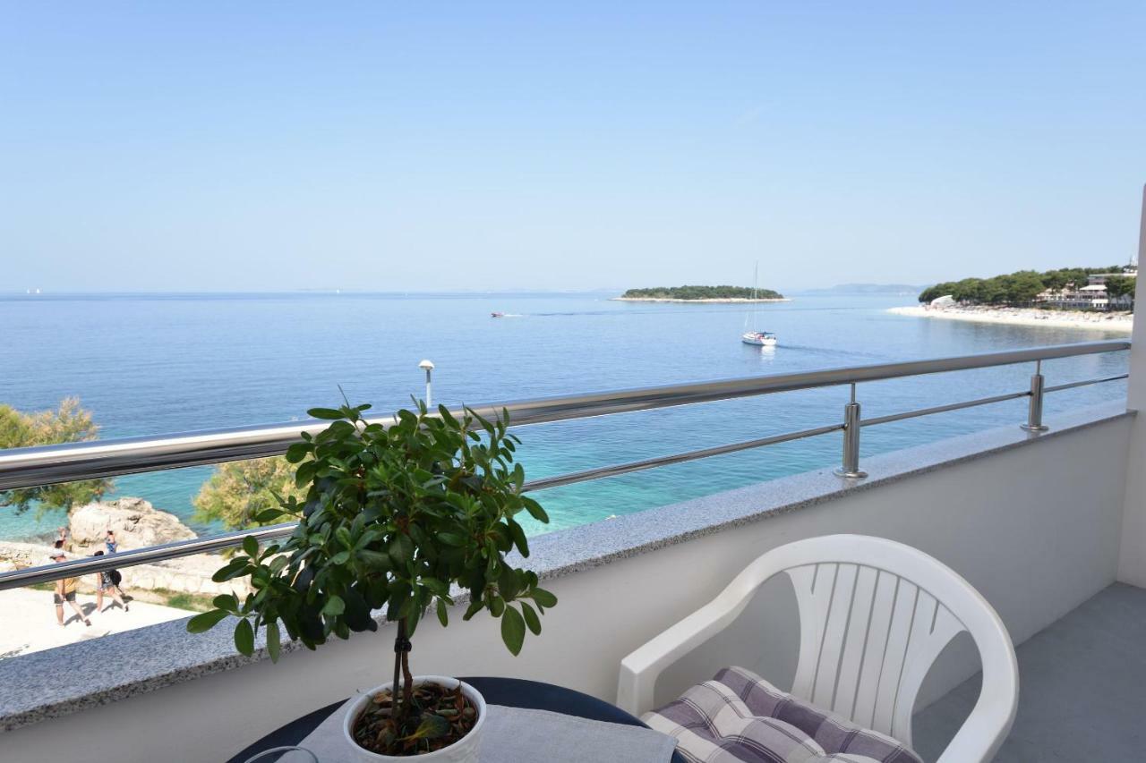 Apartments Brico Примоштен Экстерьер фото