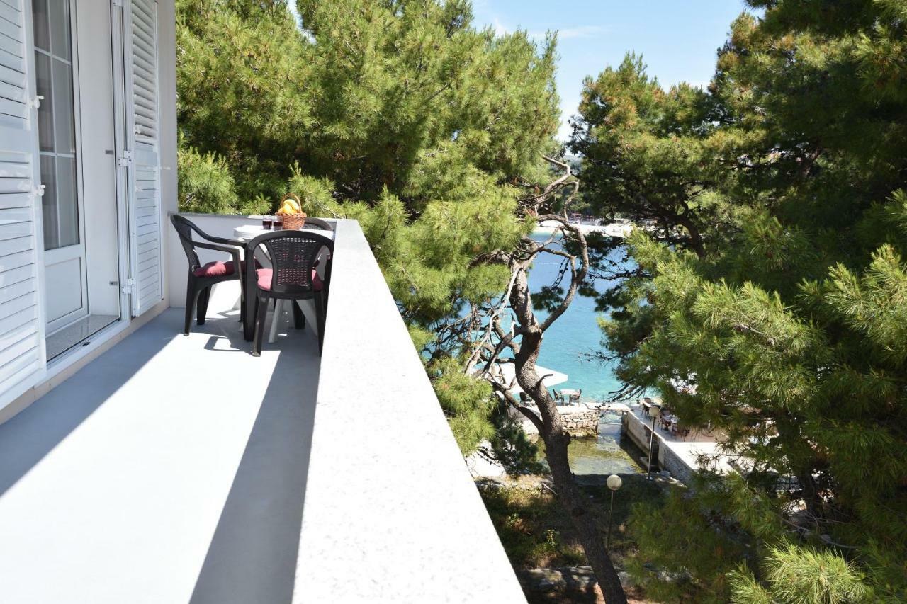 Apartments Brico Примоштен Экстерьер фото