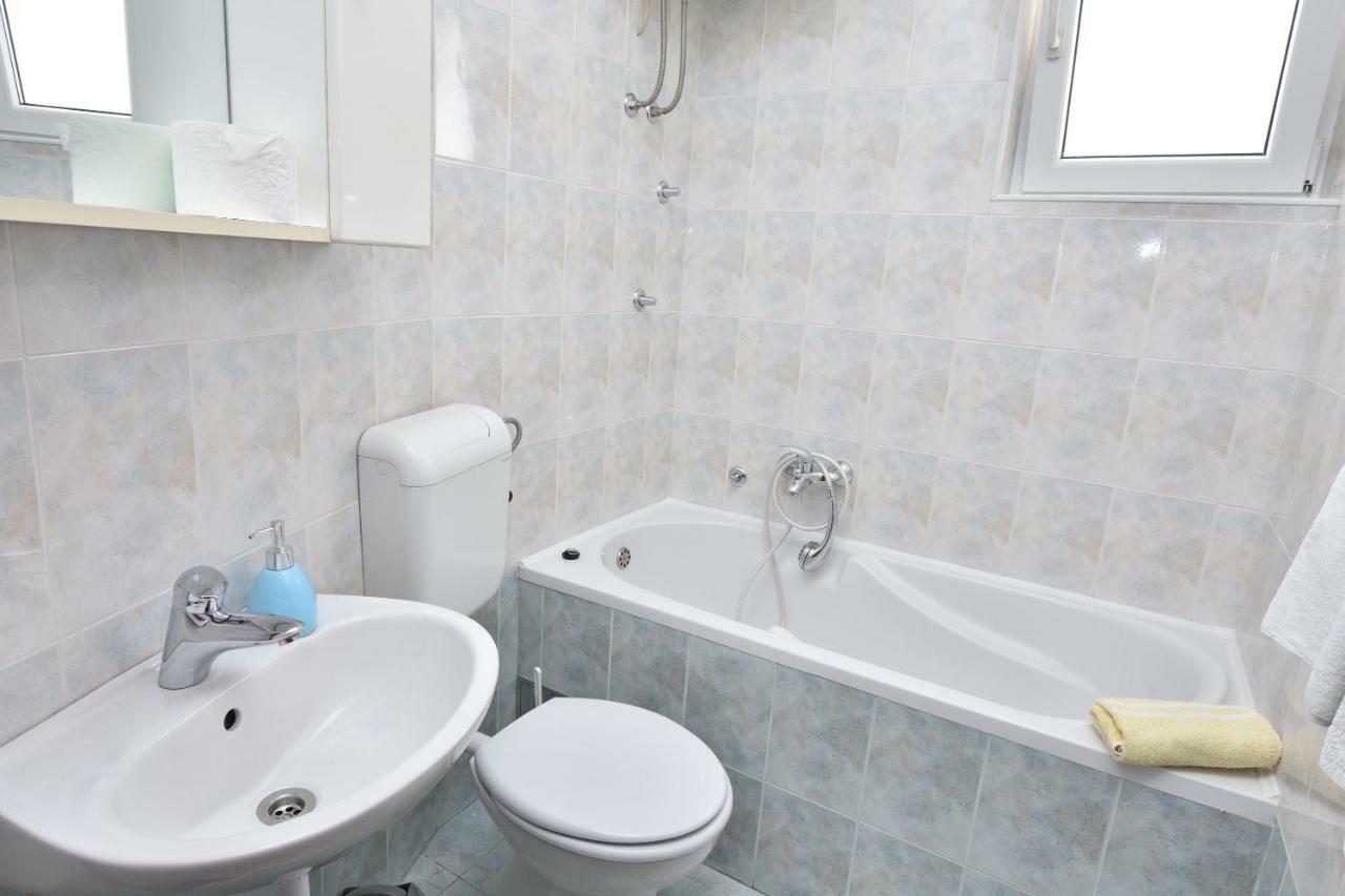 Apartments Brico Примоштен Экстерьер фото