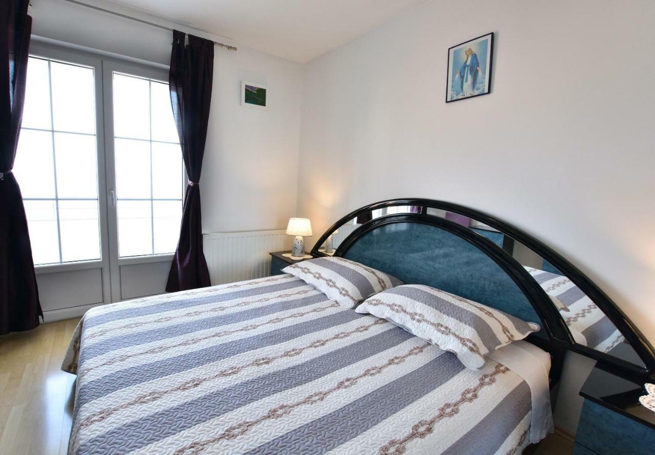 Apartments Brico Примоштен Экстерьер фото
