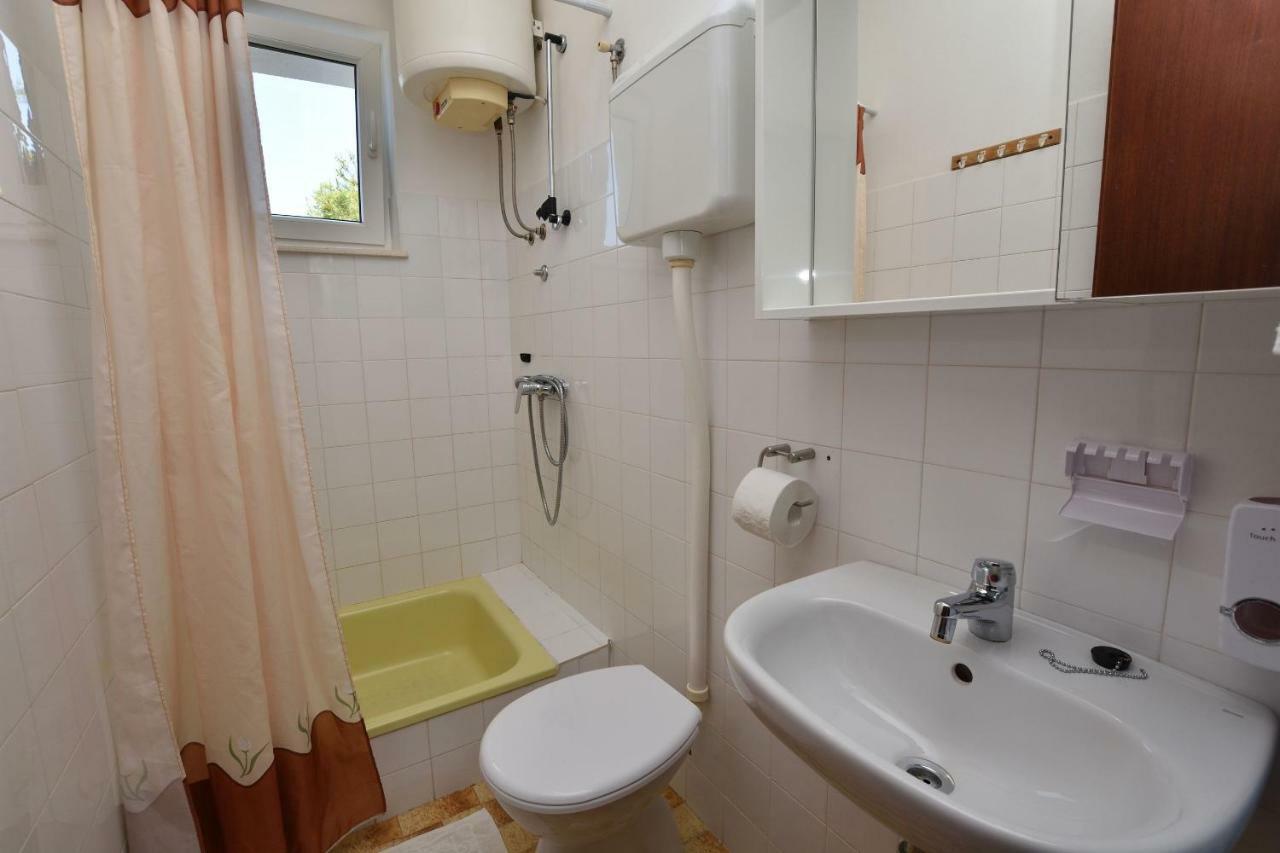 Apartments Brico Примоштен Экстерьер фото