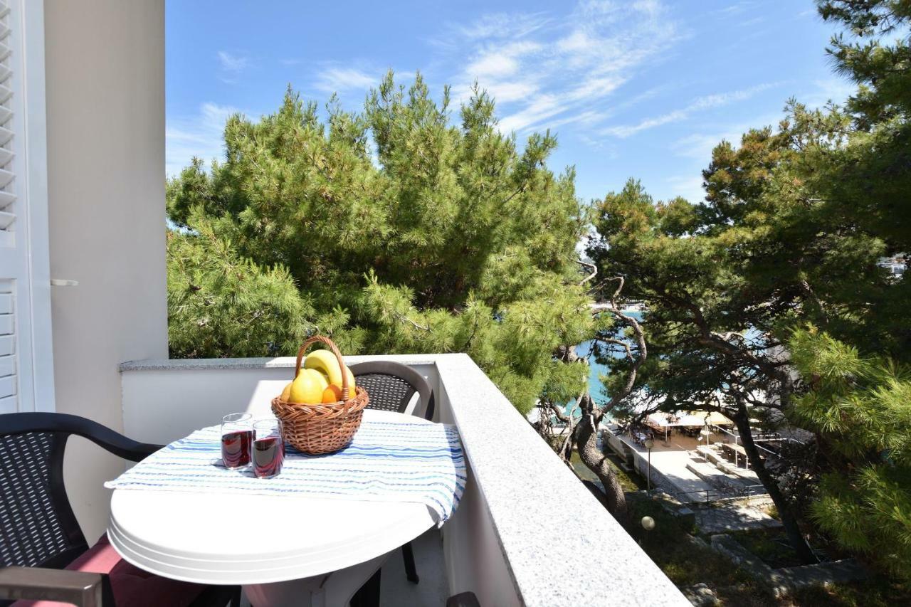 Apartments Brico Примоштен Экстерьер фото