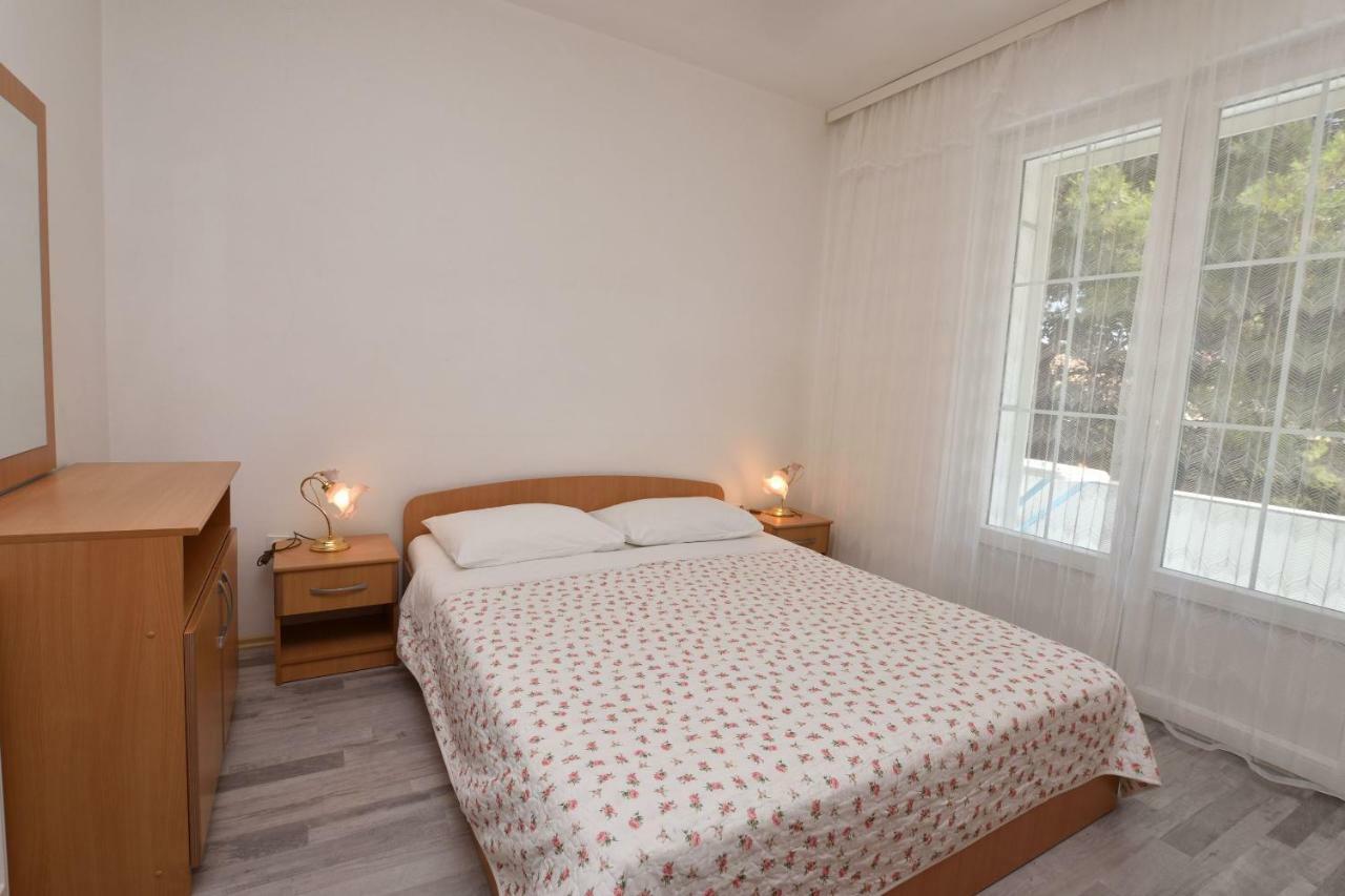 Apartments Brico Примоштен Экстерьер фото