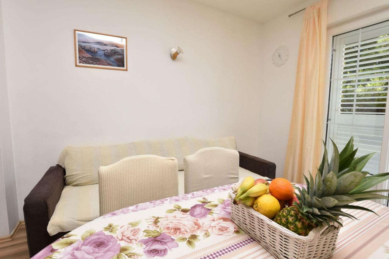 Apartments Brico Примоштен Экстерьер фото