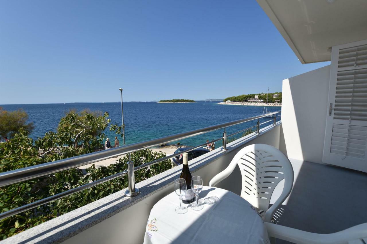 Apartments Brico Примоштен Экстерьер фото
